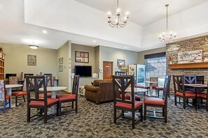 Dining - Studio Resort with Pool, Mini Golf, Playground, Laundry (Branson)