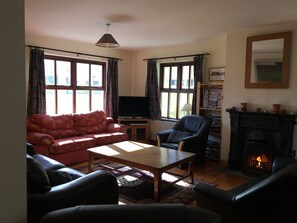 Een smart-tv en een open haard