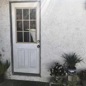 Exterior detail - Entire 3 bedrooms guest property, near Pacific Beach, Downtown，Seaworld，LaJolla (San Diego)