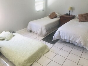 3 habitaciones, tabla de planchar con plancha y wifi gratis 