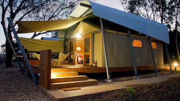 Animal View Lodge | Minibar, bed sheets