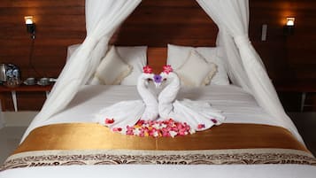 Deluxe Cottage | Bathroom | Shower, free toiletries, towels