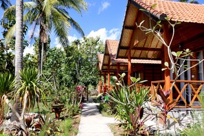 Flat-screen TV - Dangin Kubu Bungalow (Penida Island)
