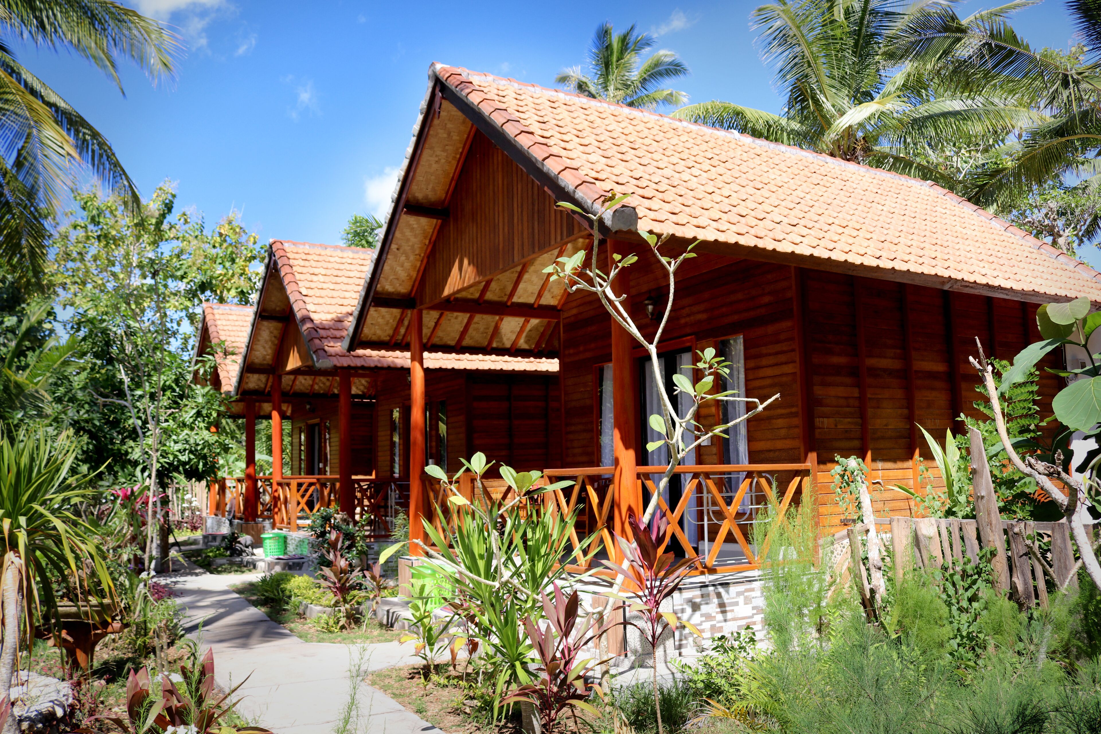 Deluxe Cottage | Living area | Flat-screen TV