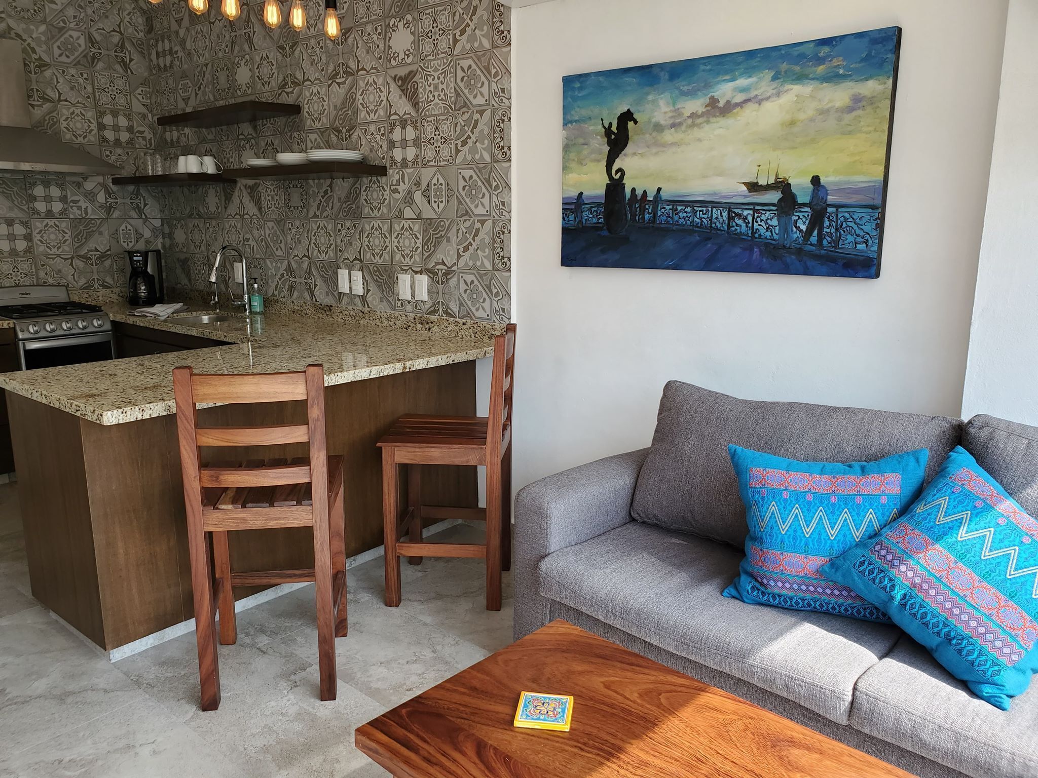 NEW stylish 1 bedroom Penthouse with river view