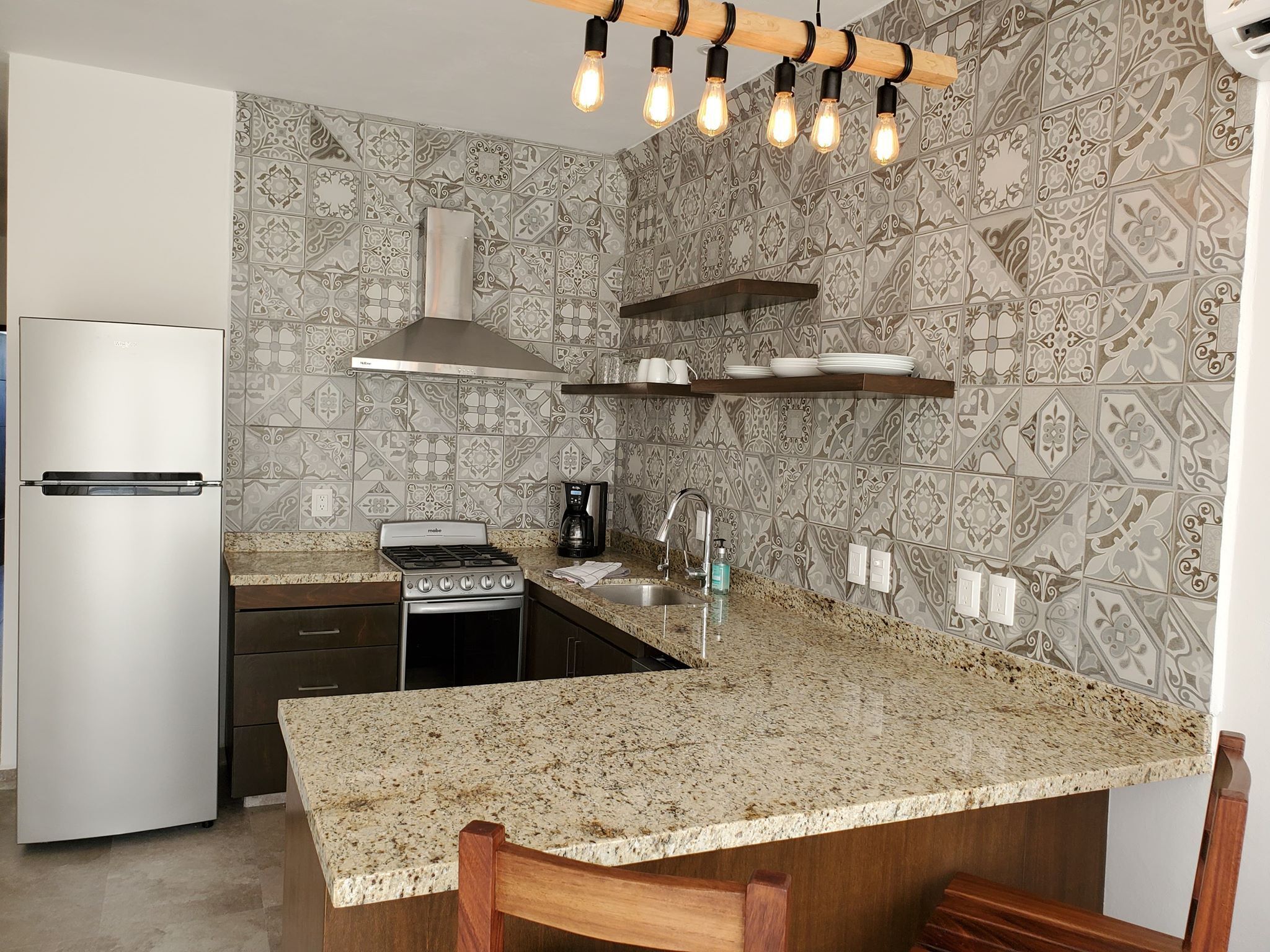 NEW stylish 1 bedroom Penthouse with river view