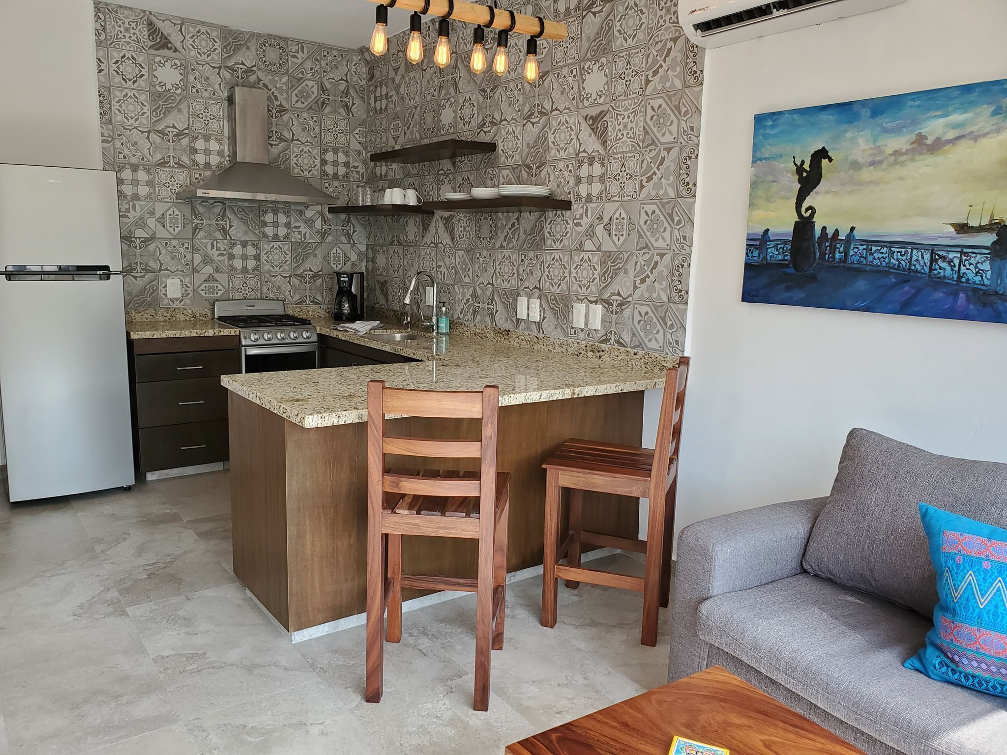 NEW stylish 1 bedroom Penthouse with river view