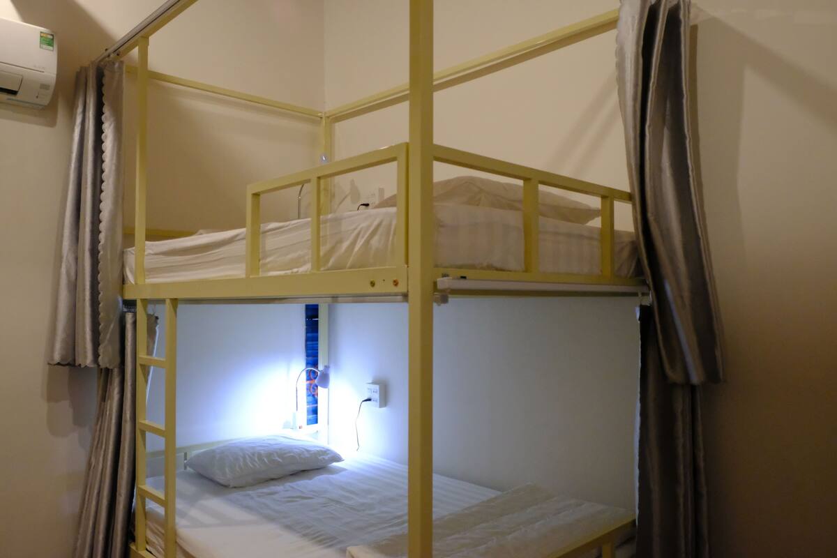 WiFi (free), bed sheets