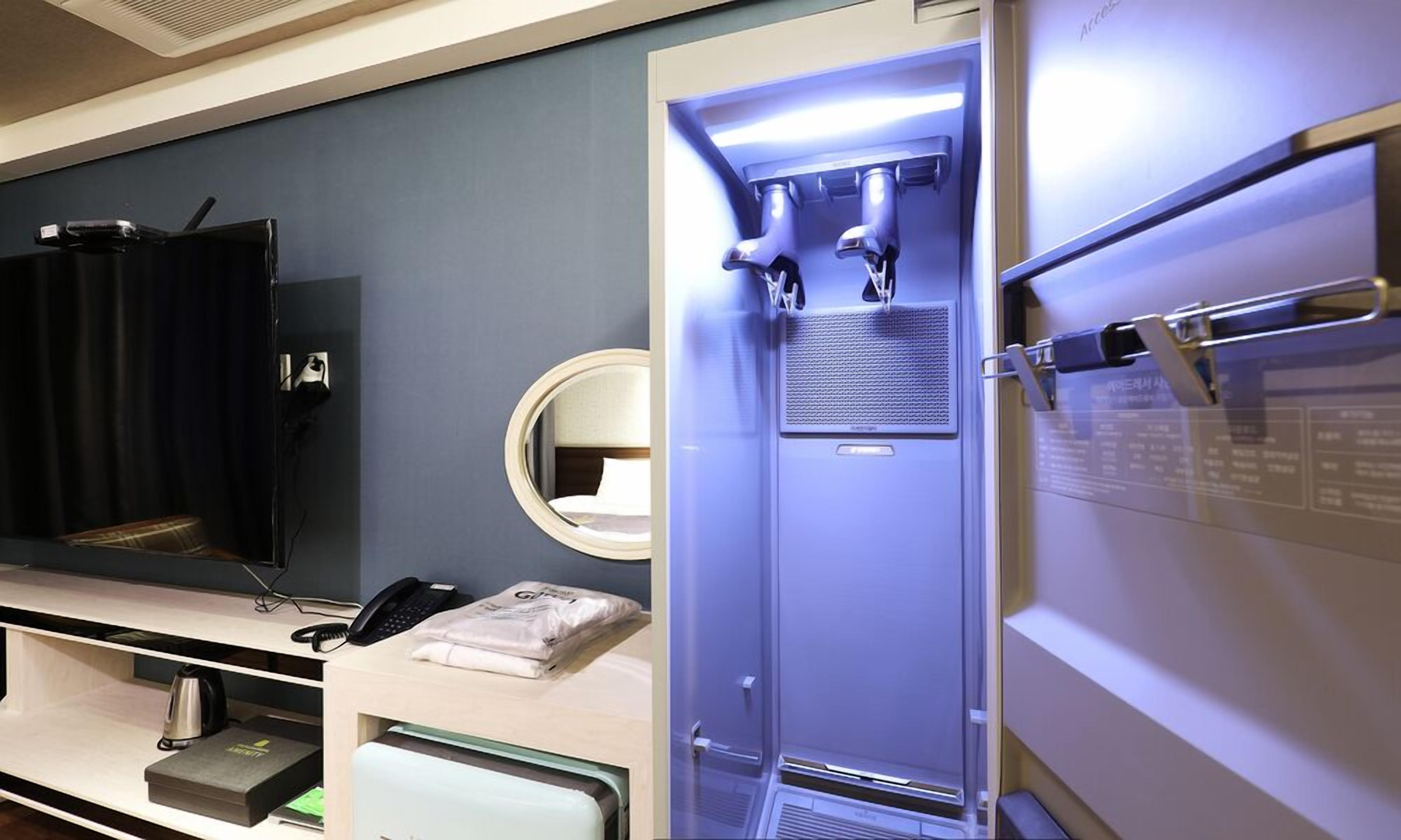 deluxe twin | 1 bedroom, individually decorated, individually furnished