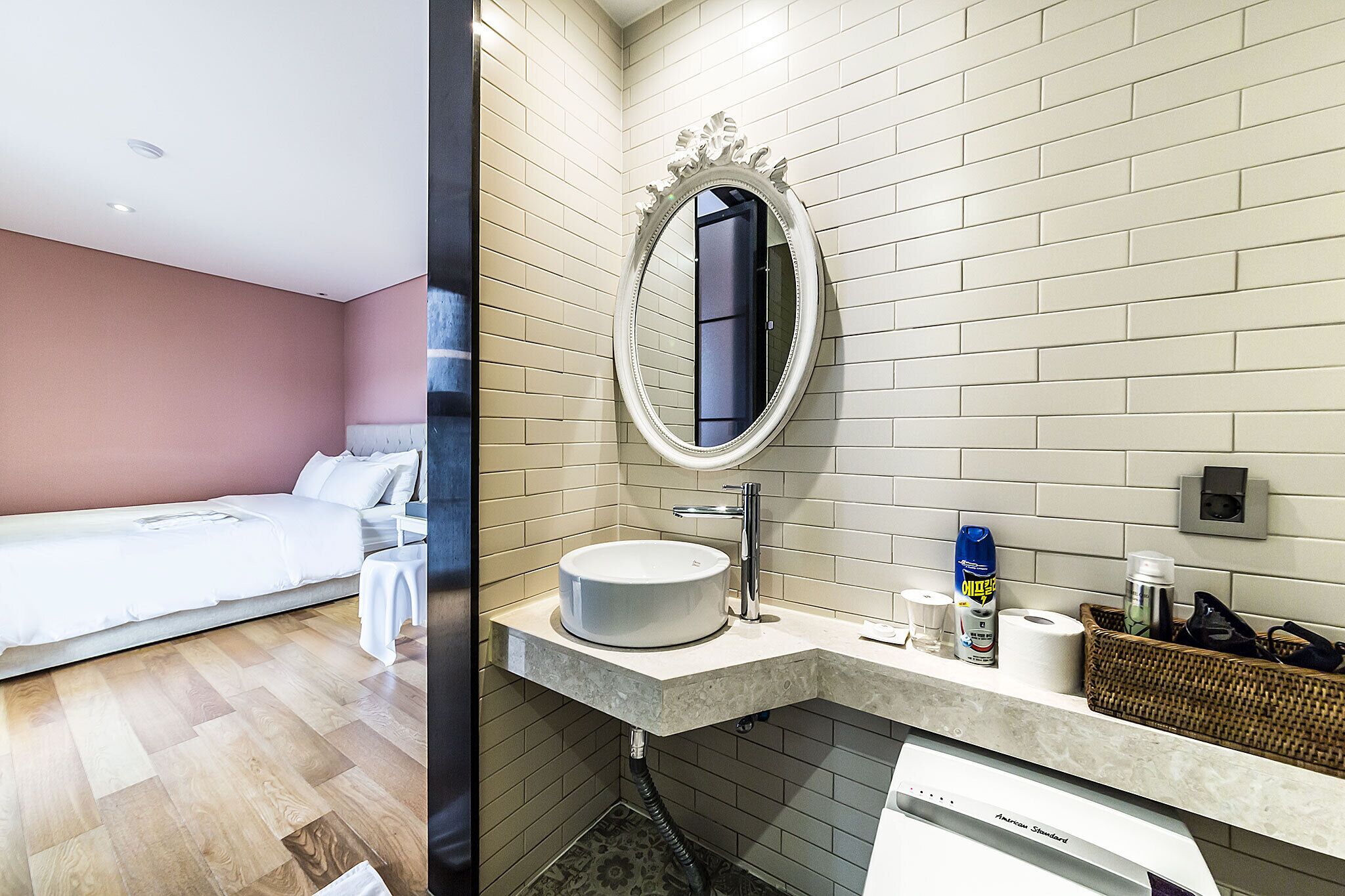 deluxe double room, smoking | bathroom | separate bathtub and shower, rainfall showerhead, free toiletries