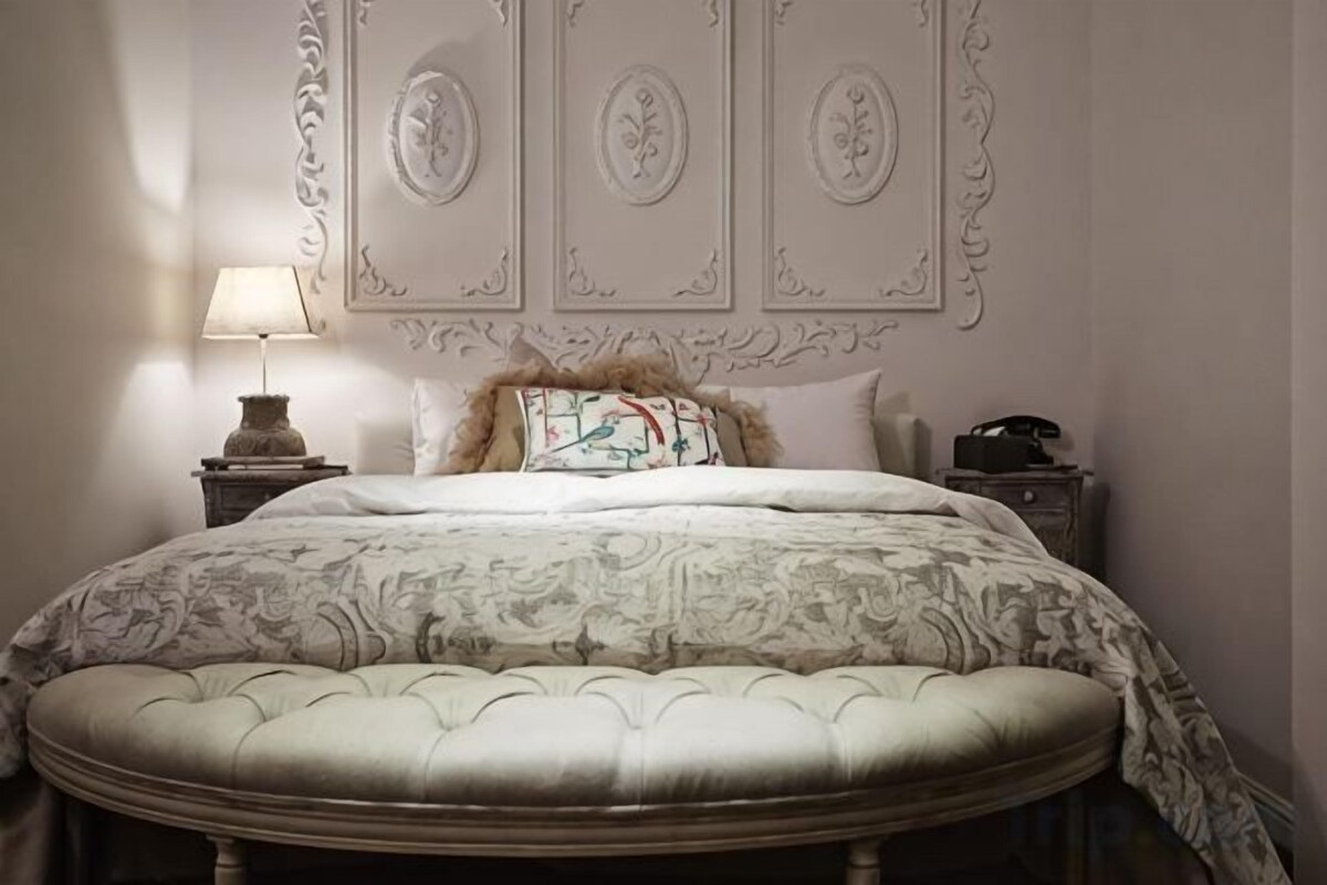 Premium bedding, down comforters, Select Comfort beds