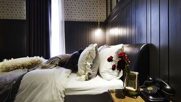 Deluxe Double Room, Smoking | Premium bedding, down comforters, Select Comfort beds