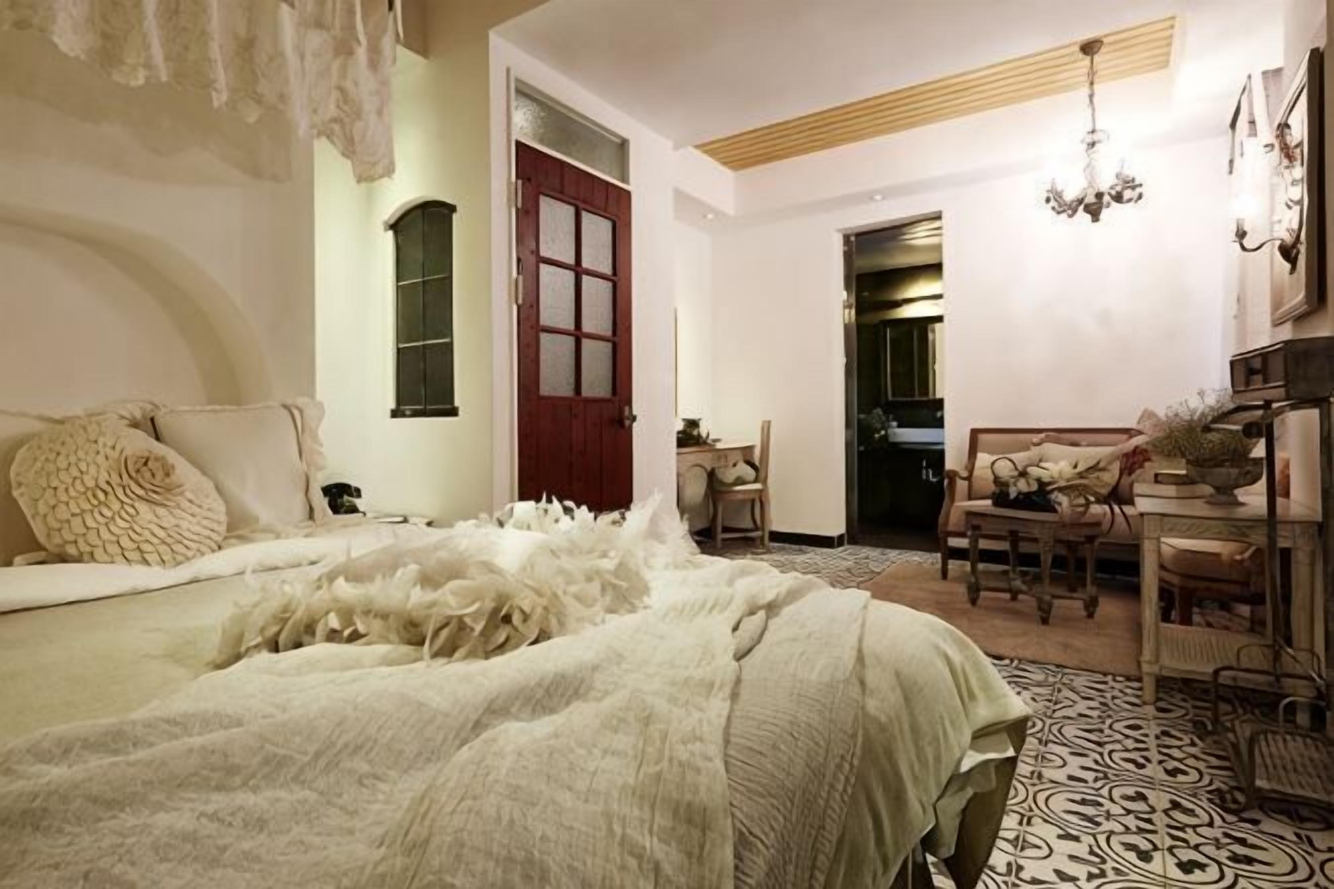 Premium bedding, down comforters, Select Comfort beds
