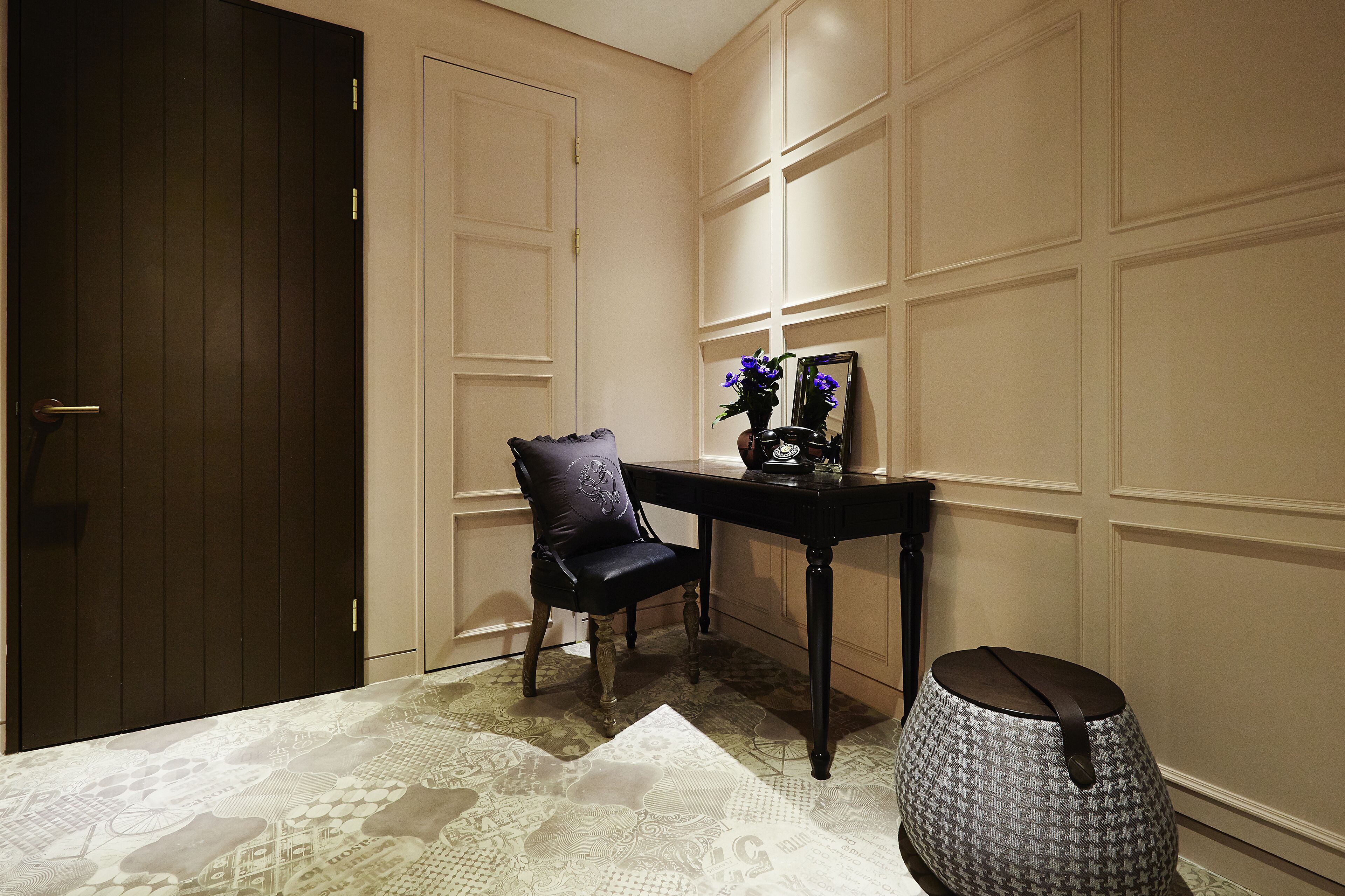 deluxe double room, smoking | premium bedding, down duvets, select comfort beds, free minibar items