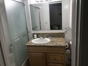 Towels - Entire 3 Bedrooms Guest House Close Beach Downtown (San Diego)