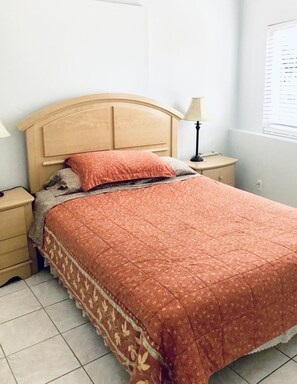 Chambre Standard, 3 chambres | 3 chambres, ameublement unique, fer et planche à repasser