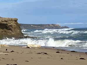 Beach nearby, sun-loungers, beach towels