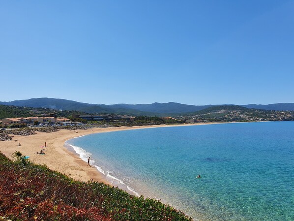 Beach nearby - AGOSTA PLAGE, T4, SEA VIEW, 3 BEDROOMS ( 6-8 PERS), 2KM FROM BEACH AND SHOPS (Albitreccia)
