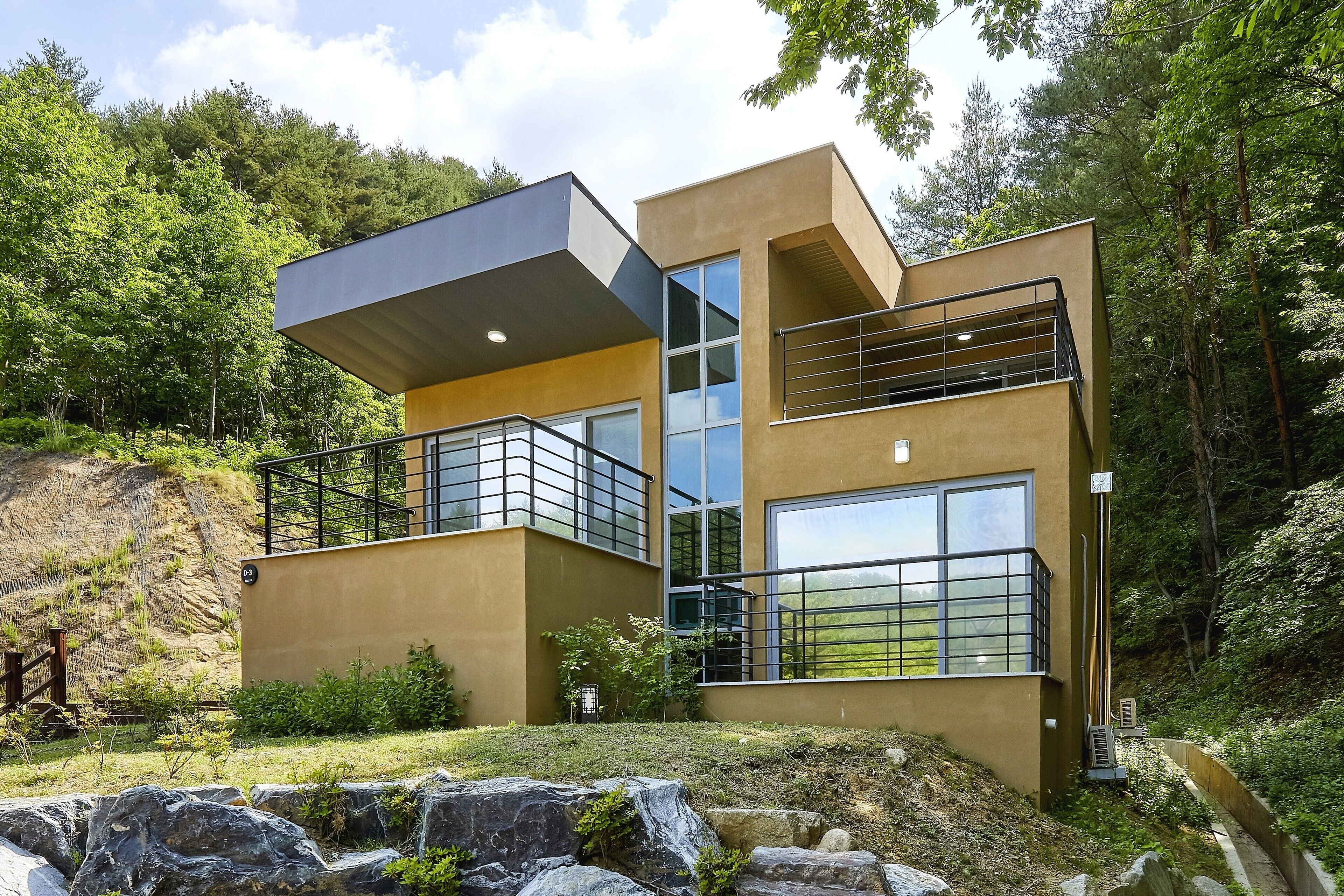 hypo-allergenic bedding, memory-foam beds, desk, laptop workspace