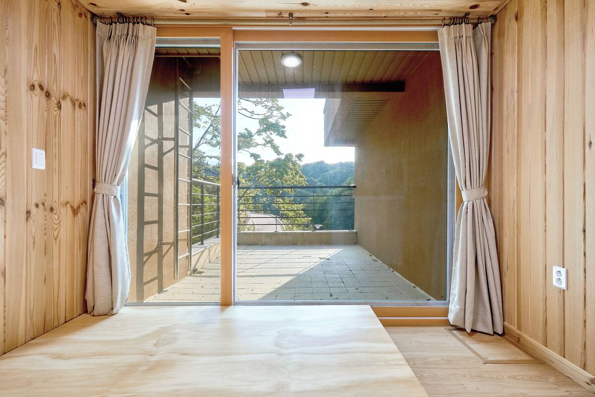 hypo-allergenic bedding, memory-foam beds, desk, laptop workspace