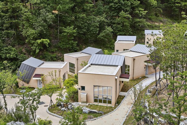 Front of property - Geumgangsong Ecorium (Uljin)