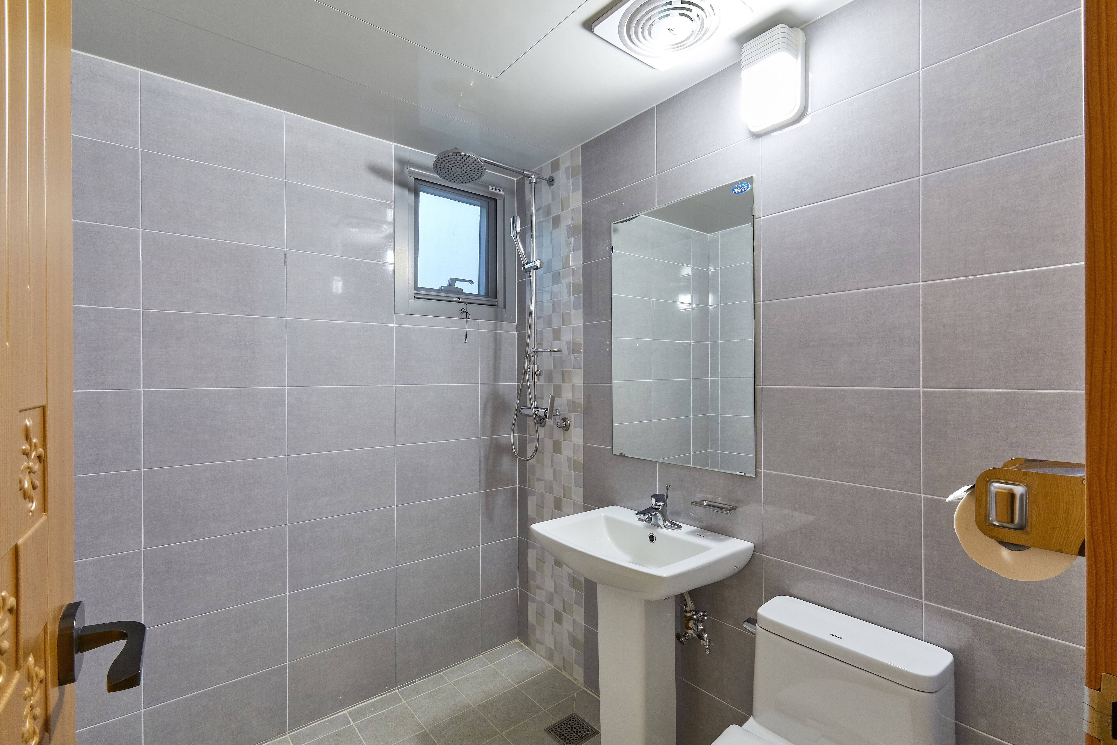 shower, hair dryer, towels, toilet paper