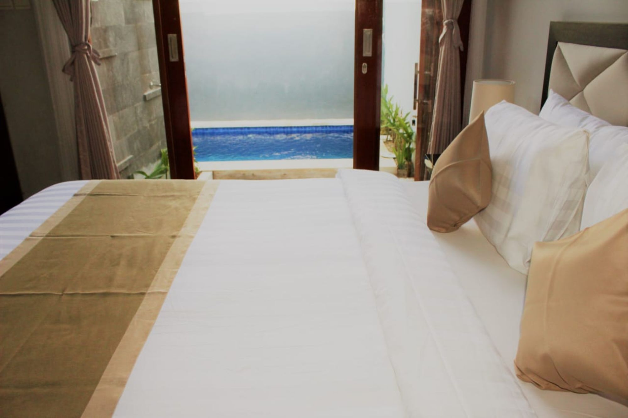 One Bedroom Villa with free WiFi and pool views