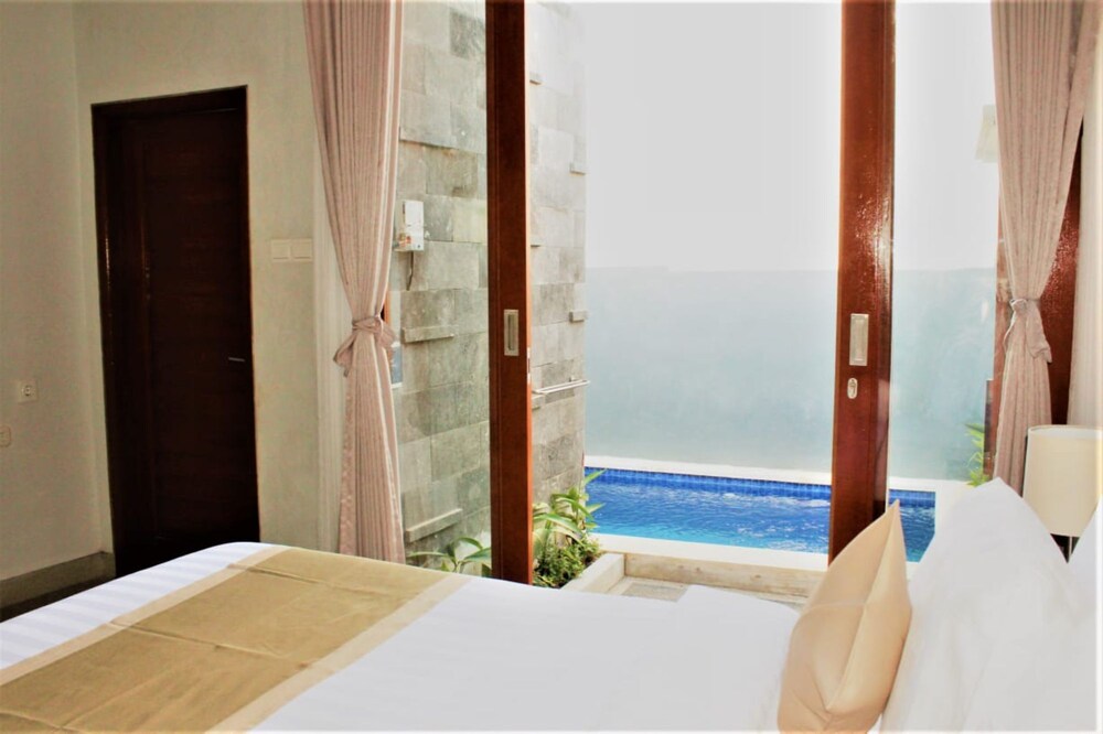 One Bedroom Villa with free WiFi and pool views