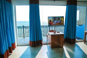 Kahden hengen deluxe-huone, 2 makuuhuonetta, merinäköala | Näkymä parvekkeelta