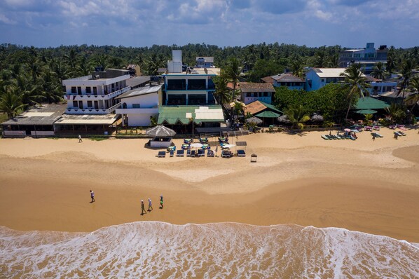 Unclassified image, 1 of 26, button - Funky Hotel (Hikkaduwa)