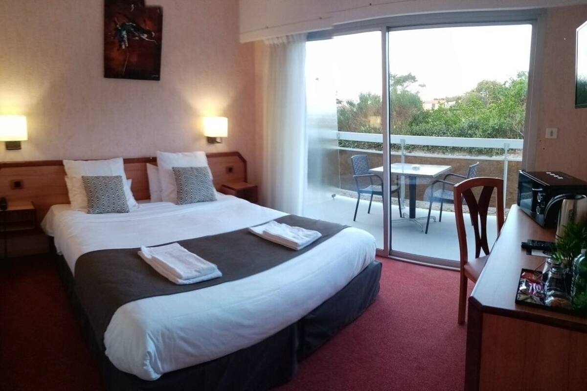 comfort double room, balcony | individually decorated, individually furnished, desk, free wifi