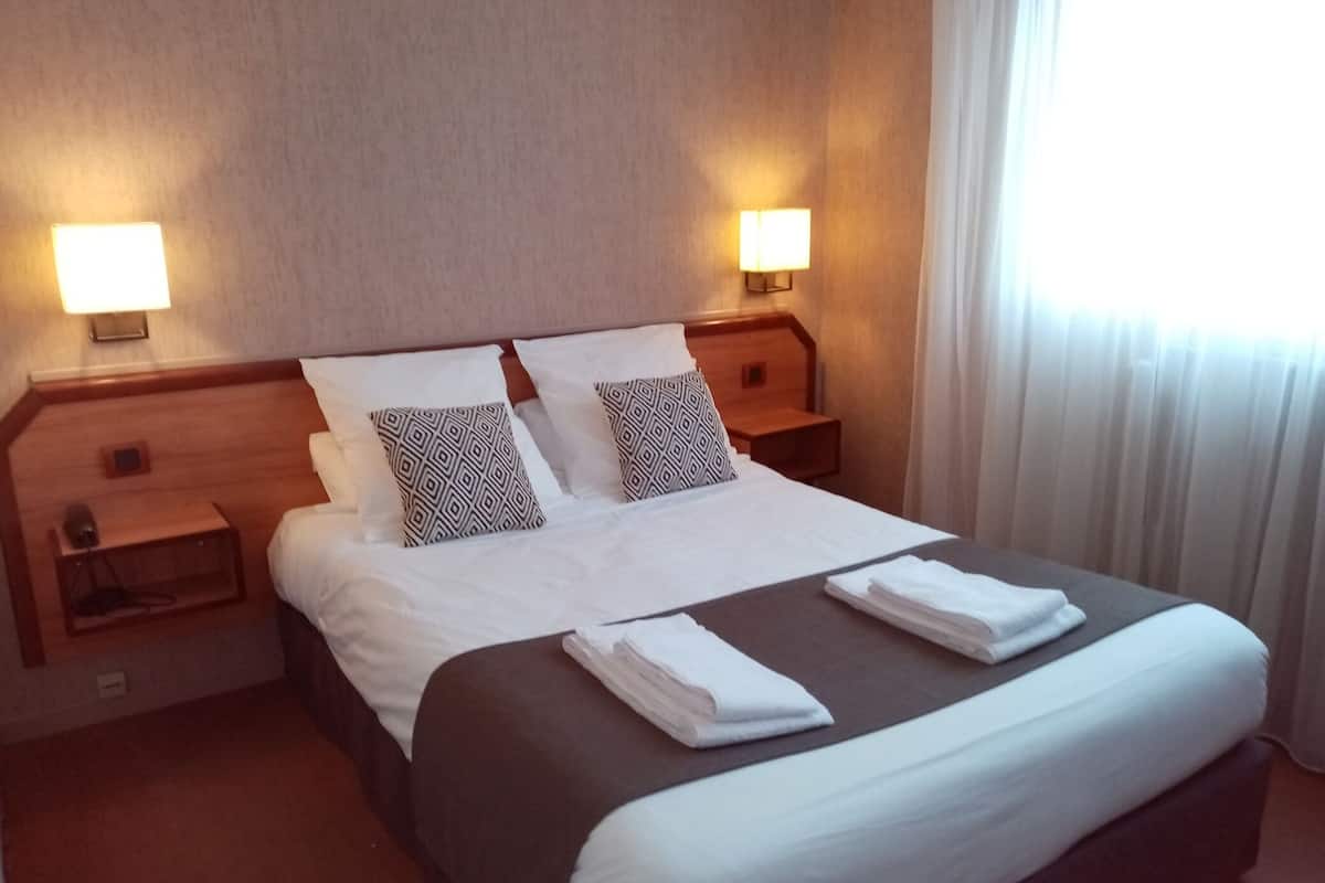 特色装修、特色家居、办公桌、免费 WiFi