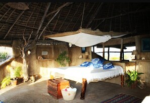 Bed sheets - Mikes Camp Kiwayu (Kiwayu)