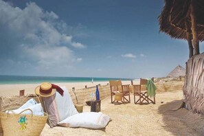 Scuba diving, snorkelling, waterskiing, beach yoga - Mikes Camp Kiwayu (Kiwayu)