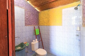 Dormitorio compartido | Baño | Bañera y artículos de higiene personal gratuitos
