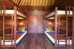 Shared Dormitory | Desk, free WiFi, bed sheets - Uma Hostel Lembongan (Lembongan Island)
