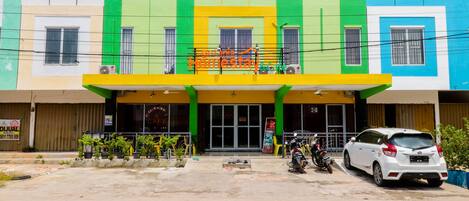 Vista frontal de la propiedad