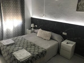 Double Room, Private Bathroom, No Windows - Pension Barlovento (Málaga)