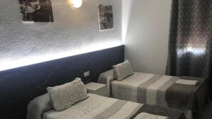 Twin Room, Private Bathroom | WiFi (free) - Pension Barlovento (Málaga)