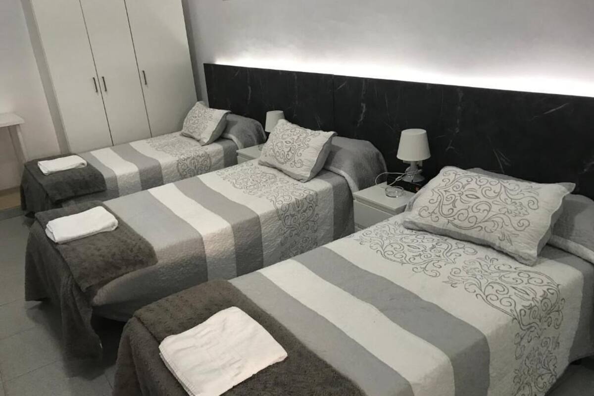 Habitación triple, baño privado | Wifi gratis