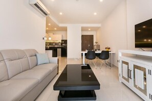 Deluxe Apartment | 1 bedroom, individually decorated, individually furnished, desk