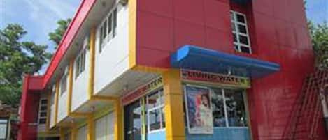 Vista frontal de la propiedad