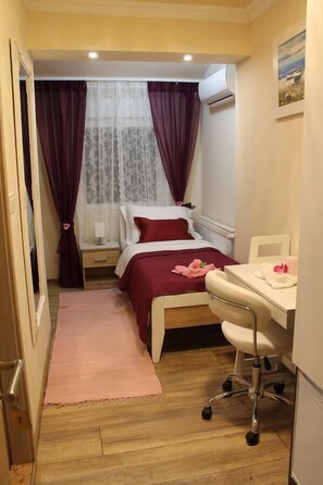 Single Room | Desk, blackout drapes, soundproofing, iron/ironing board - Rooms Sport (Zagreb)