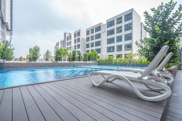 Outdoor pool - OYO Home 89464 Awesome 1 Bedroom D'summit (Johor Bahru)