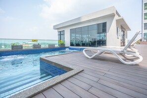 Outdoor pool - OYO Home 89464 Awesome 1 Bedroom D'summit (Johor Bahru)