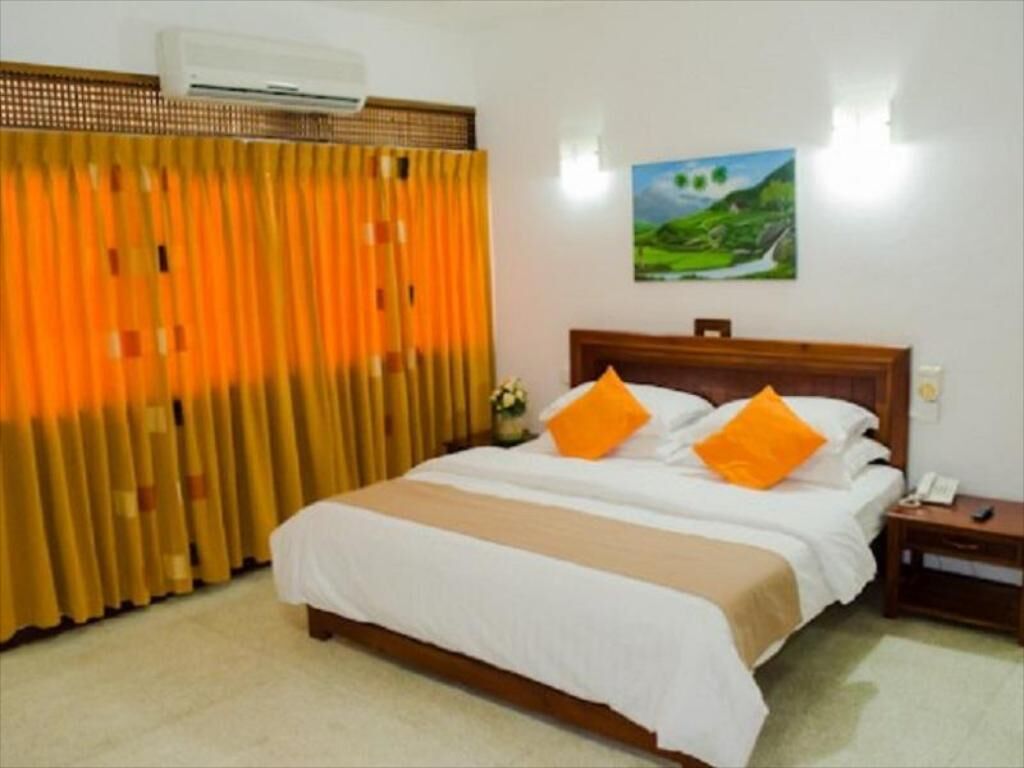 Egyptian cotton sheets, down comforters, Select Comfort beds, free WiFi