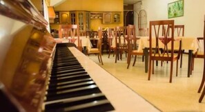 Dining - Pelican Inn (Mount Lavinia)
