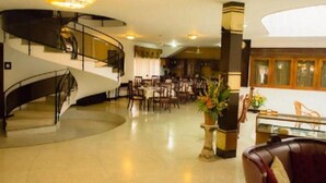 Lobby lounge - Pelican Inn (Mount Lavinia)