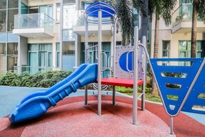 Área de juegos infantiles al aire libre