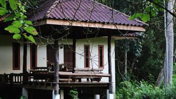 Traditional Twin Room | WiFi (free), bed sheets